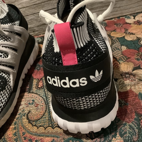 🤡BOGO🤡 ADIDAS Tubular Nova Primeknit in Black & White - Mens 7 EU40 - Picture 2 of 12